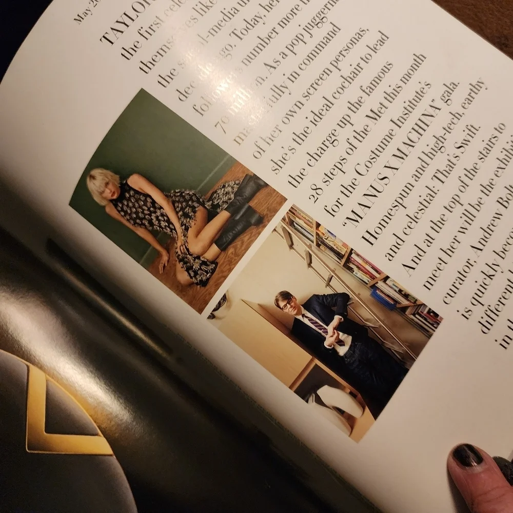 Pair of Vogue Magazines- Taylor Swift and Beyonce - Picture 3 of 12